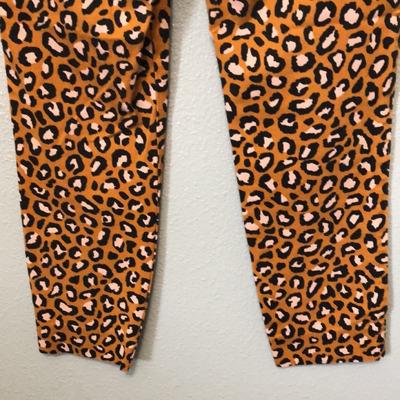 Old Navy Mid-Rise Printed Pixie Ankle Pants for Women's 2 leopard abstract EUC - Picture 7 of 14